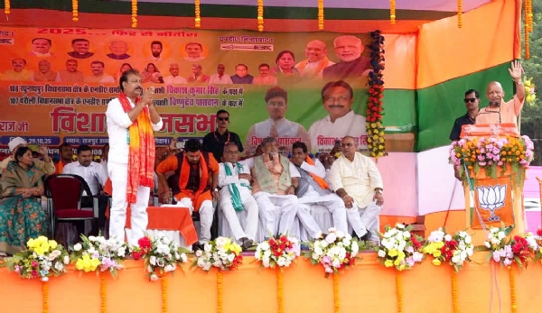 بہار میں کسی بھی حالت میںمافیاؤں، خاندانی مجرموں اور بدعنوان افراد کو جیتنے نہیں دینا ہے: یوگی آدتیہ ناتھ بہار میں کسی بھی حالت میںمافیاؤں، خاندانی مجرموں اور بدعنوان افراد کو جیتنے نہیں دینا ہے: یوگی آدتیہ ناتھ