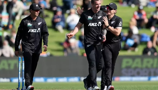 نیوزی لینڈ نے دوسرے ون ڈے میں انگلینڈ کو 5 وکٹوں سے شکست دے کر 17 سال بعد سیریز اپنے نام کر لی نیوزی لینڈ نے دوسرے ون ڈے میں انگلینڈ کو 5 وکٹوں سے شکست دے کر 17 سال بعد سیریز اپنے نام کر لی