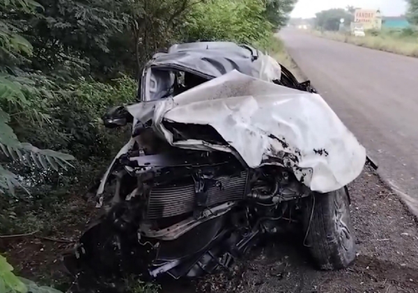 THREE DEAD FOUR INJURED IN NASHIK ROAD MISHAP THREE DEAD FOUR INJURED IN NASHIK ROAD MISHAP