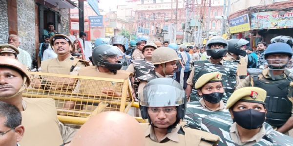 وارانسی: دال منڈی میں مسماری کا عمل شروع، گھروں پر سرخ نشانات لگائے گئے