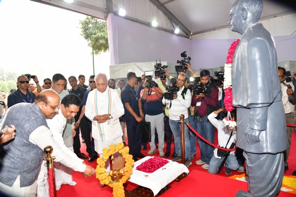 ہندوستان کو ترقی یافتہ ملک بنانے کا عزم سردار پٹیل کے نظریات سے پورا ہوگا: عارف محمد خان