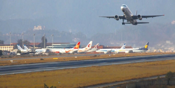 نیپال کے کئی ہوائی اڈے بند ، خراب موسم کی وجہ سے کئی بین الاقوامی پروازوں کا رخ دہلی کی طرف موڑا گیا نیپال کے کئی ہوائی اڈے بند ، خراب موسم کی وجہ سے کئی بین الاقوامی پروازوں کا رخ دہلی کی طرف موڑا گیا