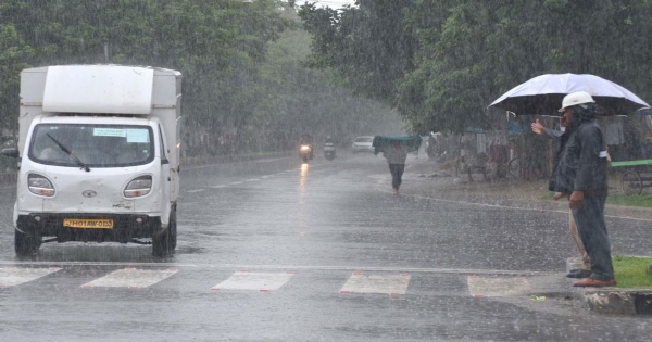 جھارکھنڈ میں طوفان مونتھا کی وجہ سے ہونے والی بارش سے درجہ حرارت میں گراوٹ، سردی میں اضافہ جھارکھنڈ میں طوفان مونتھا کی وجہ سے ہونے والی بارش سے درجہ حرارت میں گراوٹ، سردی میں اضافہ