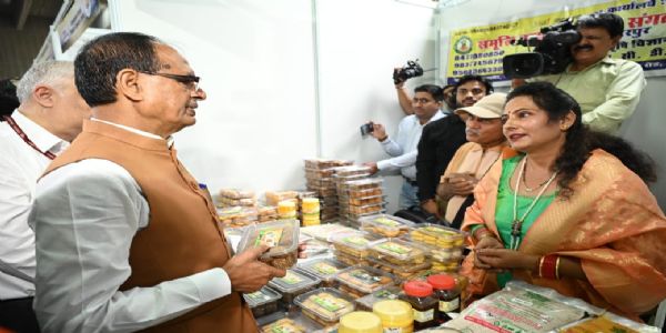 کاشت کاری کے ذریعہ نہ صرف پیدا کرنے والے بلکہ تاجر اور صنعت کار بھی بنیں کسان: شیوراج چوہان