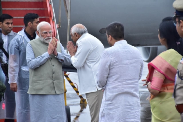 وزیر اعظم مودی گجرات کے وڈودرا پہنچے وزیر اعظم مودی گجرات کے وڈودرا پہنچے