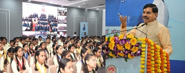 وزیر اعلیٰ ڈاکٹر موہن یادو نے طلبہ کے کھاتوں میں وظیفہ کی رقم منتقل کرنے کے پروگرام سے خطاب کیا