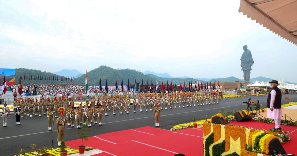 گجرات کے ایکتا نگر میں مختلف ریاستوں کی پریڈ کا انعقاد، وزیر اعظم مودی نے سلامی لی گجرات کے ایکتا نگر میں مختلف ریاستوں کی پریڈ کا انعقاد، وزیر اعظم مودی نے سلامی لی