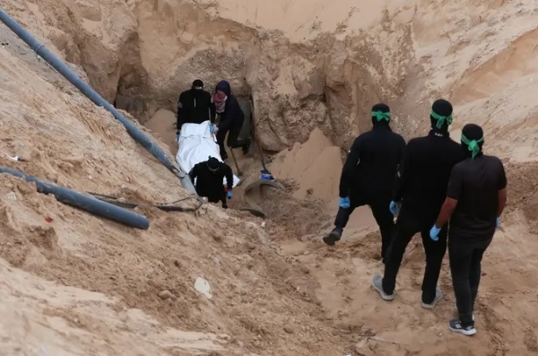 اسرائیل نے جمعرات کو موصول ہونے والی 2 قیدیوں کی لاشوں کی شناخت کی تصدیق کی اسرائیل نے جمعرات کو موصول ہونے والی 2 قیدیوں کی لاشوں کی شناخت کی تصدیق کی