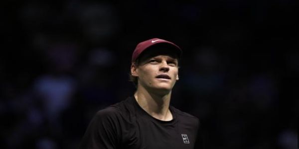 پیرس ماسٹرز 2025 : جینک سنر کوارٹر فائنل میں پہنچے، نمبر 1 رینکنگ کی دوڑ برقرار