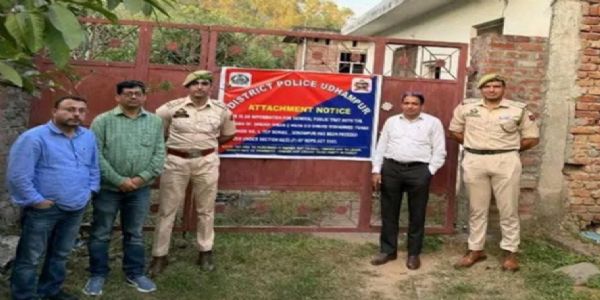 ادھمپور پولیس نے بدنام زمانہ منشیات فروش کی جائیداد کو ضبط کیا