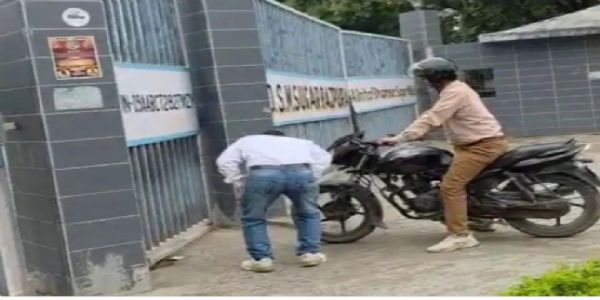 سنبھل میں گوئل گروپ کی شوگر ملوں پر انکم ٹیکس کے چھاپے تیسرے دن بھی جاری۔