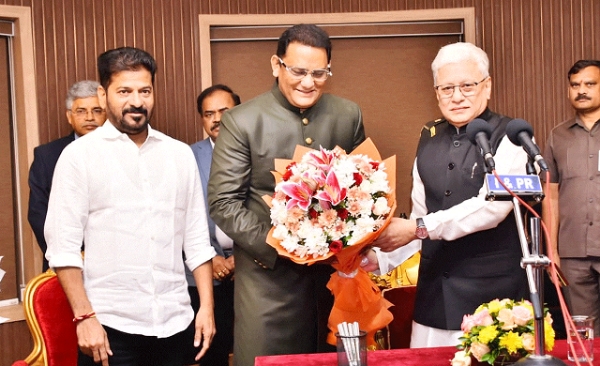 محمد اظہر الدین نے وزیر کے طور پر لیا حلف ، تلنگانہ کابینہ میں واحد مسلم وزیر محمد اظہر الدین نے وزیر کے طور پر لیا حلف ، تلنگانہ کابینہ میں واحد مسلم وزیر