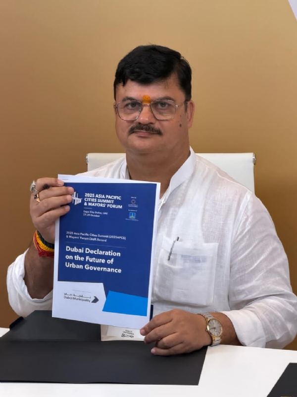 Mayor signs Dubai Declaration for city development Mayor signs Dubai Declaration for city development