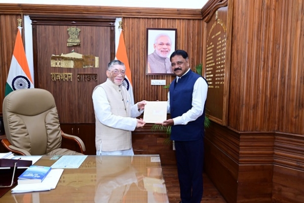 Edu Minister, Chamber deleg & journalists met Jharkhand Governor Edu Minister, Chamber deleg & journalists met Jharkhand Governor