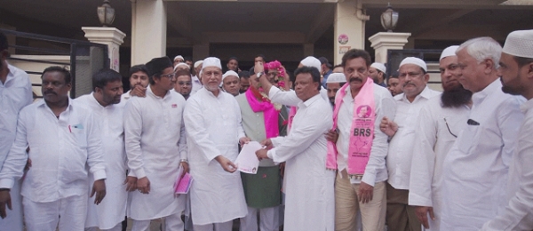 جوبلی ہلز میں بی آر ایس کی گھر گھر مہم تیز جوبلی ہلز میں بی آر ایس کی گھر گھر مہم تیز