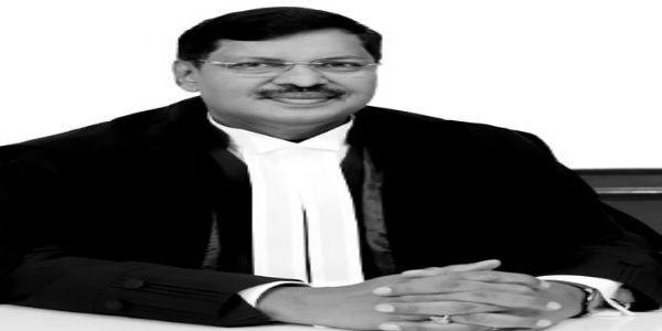 چیف جسٹس پرمبینہ طور پرجوتے پھینکنے کی کوشش، ملزم وکیل گرفتار