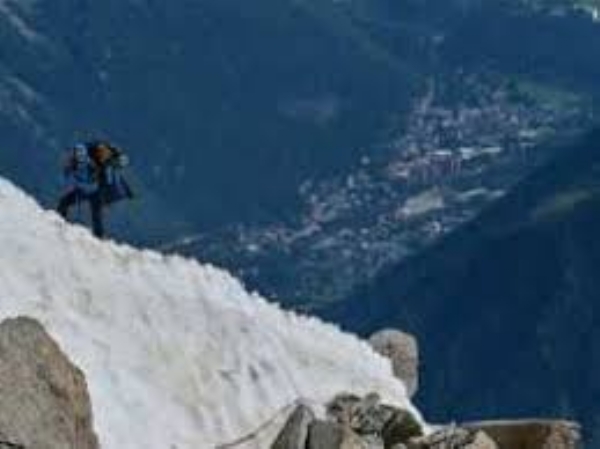 137 mountaineers trapped in China rescued, 1 dead