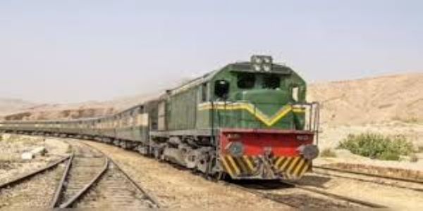 (اپ ڈیٹ) پاکستان: جعفر ایکسپریس میں دھماکہ، 4 بوگیاں پٹری سے اتر گئیں، 7 مسافر زخمی
