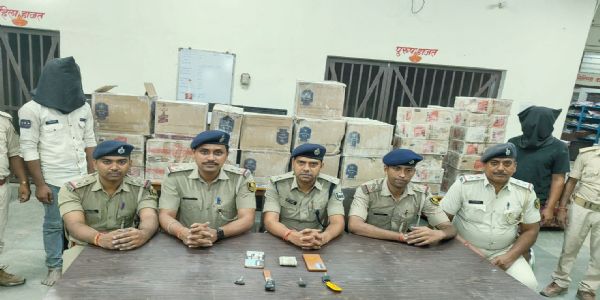 کوڑھا پولیس نے دوا اسمگلروں کو 443.83 لیٹر غیر ملکی شراب کے ساتھ کیا گرفتار