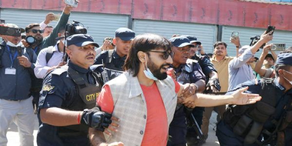 اولی کی گرفتاری کا مطالبہ کرنے والے نوجوانوں کا احتجاج، متعدد گرفتار