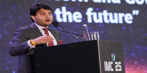 اسپیکٹرم کی قیمتوں کو حتمی شکل دینے کے بعد سیٹلائٹ براڈ بینڈ خدمات ملک میں شروع کی جائیں گی: سندھیا