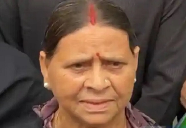 رابڑی دیوی اپنے بیٹے تیج پرتاپ کے خلاف مہم نہیں چلائیں گی، لیکن تیجسوی یادو پر اعتماد کا اظہار کیا