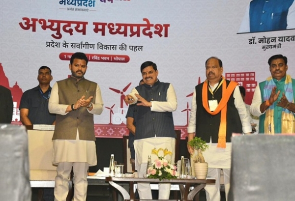 وزیر اعلیٰ ڈاکٹر موہن یادو نے ریموٹ بٹن دبا کر ایم پی ای سیوا پورٹل کا آغاز کیا۔