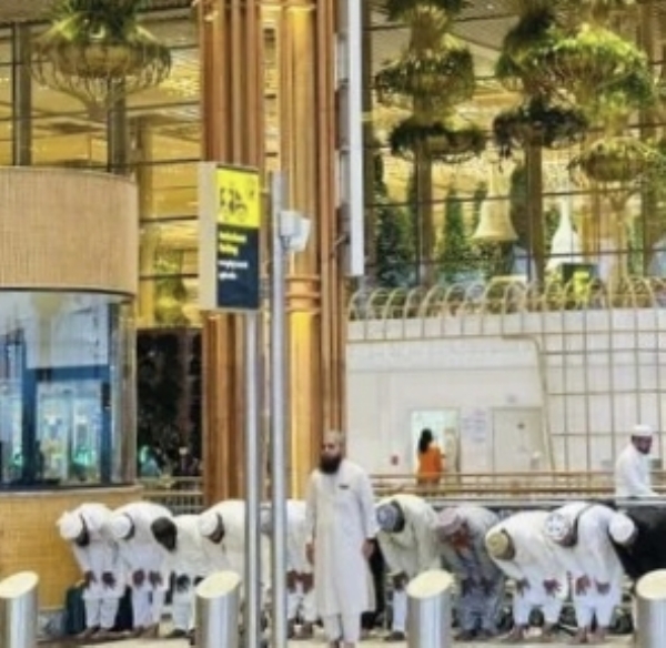 بی جے پی کا بنگلورو ایئرپورٹ پر نماز کی ادائیگی پر ناراضگی کا اظہار، ایئرپورٹ انتظامیہ خاموش بی جے پی کا بنگلورو ایئرپورٹ پر نماز کی ادائیگی پر ناراضگی کا اظہار، ایئرپورٹ انتظامیہ خاموش