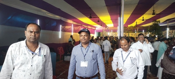 ارریہ فوٹو ووٹنگ عملہ