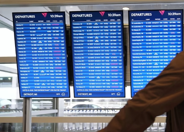 امریکہ میں شٹ ڈاؤن سے فضائی سفر متاثر، 2000 پروازیں منسوخ امریکہ میں شٹ ڈاؤن سے فضائی سفر متاثر، 2000 پروازیں منسوخ