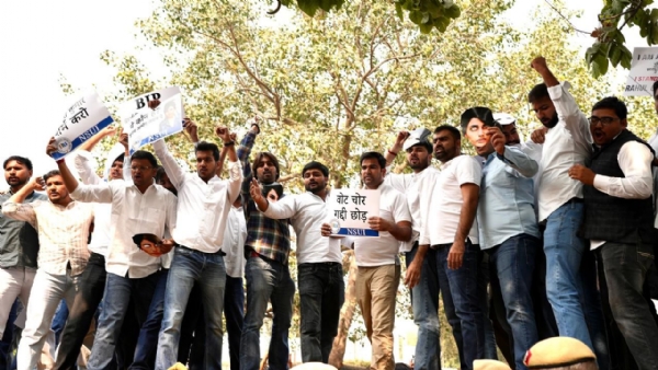 این ایس یو آئی کا ’ووٹ چوری‘ کے خلاف احتجاج، الیکشن کمیشن سے جوابدہی کا مطالبہ