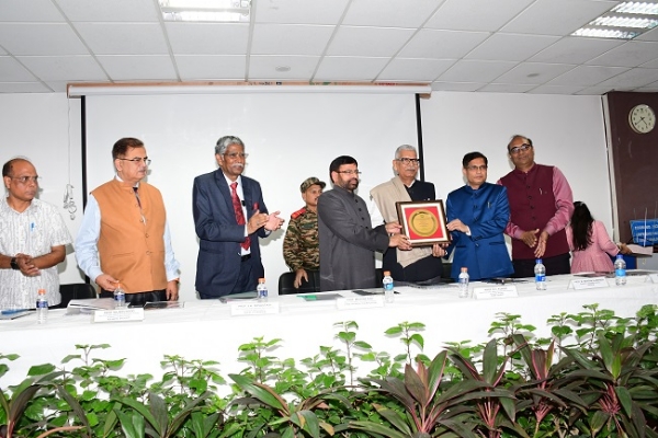 یوپی نے ڈیزاسٹر مینجمنٹ کےلئے اپنا سیٹلائٹ لانچ کیا یوپی نے ڈیزاسٹر مینجمنٹ کےلئے اپنا سیٹلائٹ لانچ کیا