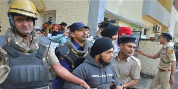 چنڈی گڑھ میں پنجاب یونیورسٹی سینیٹ انتخابات کا مطالبہ، رات بھر احتجاج، دو دن کی چھٹی