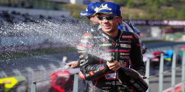 پورٹیماو گراں پری: بیزیکی نے دکھایا دم، مارکیز اور ایکوستا کو پیچھے چھوڑ کر شاندار فتح حاصل کی