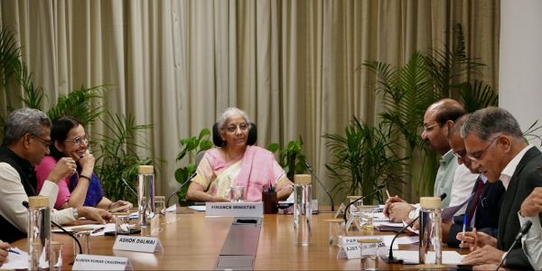 سیتا رمن کسانوں کی یونینوں اور ماہرین اقتصادیات کے ساتھ پری بجٹ مشاورتی میٹنگ کی صدارت کی