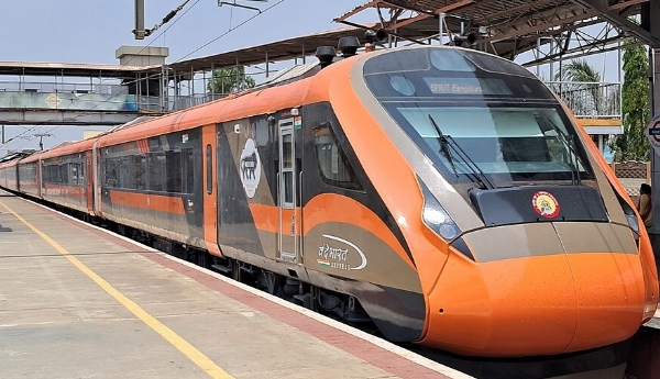 بنارس-کھجوراہو وندے بھارت ایکسپریس 11 نومبر سے چلے گی، جس سے مذہبی اور سیاحتی مقامات کے درمیان سفر آسان ہو جائے گا بنارس-کھجوراہو وندے بھارت ایکسپریس 11 نومبر سے چلے گی، جس سے مذہبی اور سیاحتی مقامات کے درمیان سفر آسان ہو جائے گا