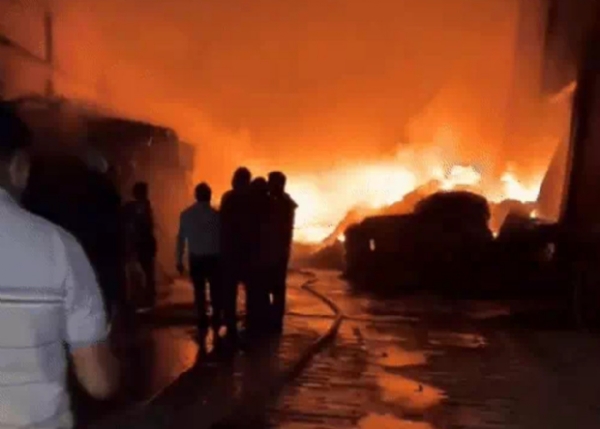 پانی پت میں دھاگہ فیکٹری میں آگ لگی، کروڑوں کا نقصان پانی پت میں دھاگہ فیکٹری میں آگ لگی، کروڑوں کا نقصان