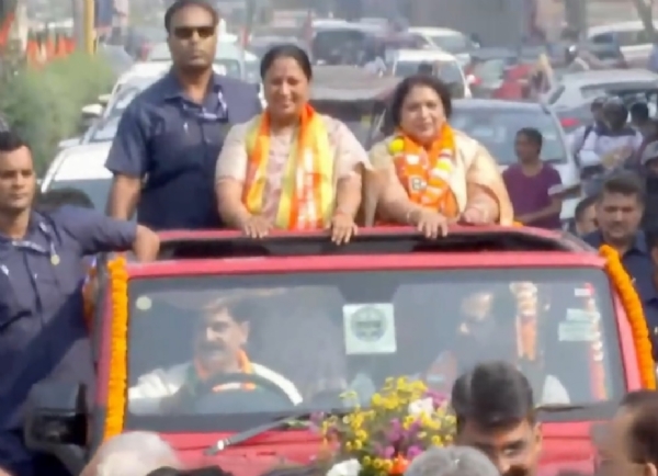 ریکھا گپتا نے روڈ شو کے ساتھ ایم سی ڈی ضمنی انتخابی مہم کا آغاز کیا