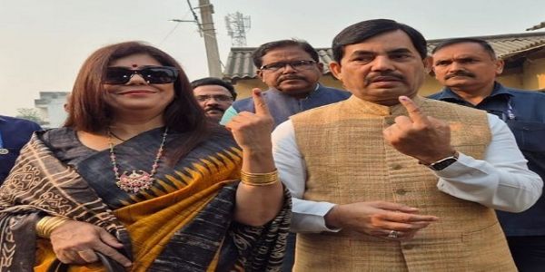 بھارتیہ جنتا پارٹی کے سینئر رہنما شاہ نواز حسین نے ووٹنگ کی، دہلی دھماکے پر کہا، جو لوگ اس میں شامل ہیں وہ بخشے نہیں جائیں گے