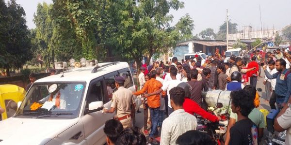 کانگریس اور بھارتیہ جنتا پارٹی کے حامیوں میں جھڑپ، کانگریس حامیوں نے بھارتیہ جنتا پارٹی کے امیدوار کو دوڑایا