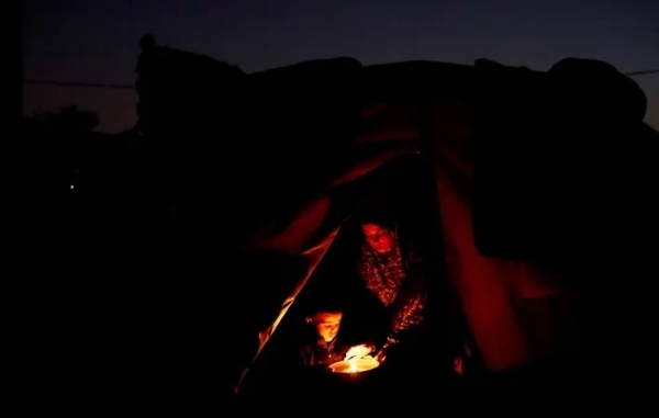 جنگ بندی کے باوجود غزہ کے لوگ بجلی سے محروم جنگ بندی کے باوجود غزہ کے لوگ بجلی سے محروم