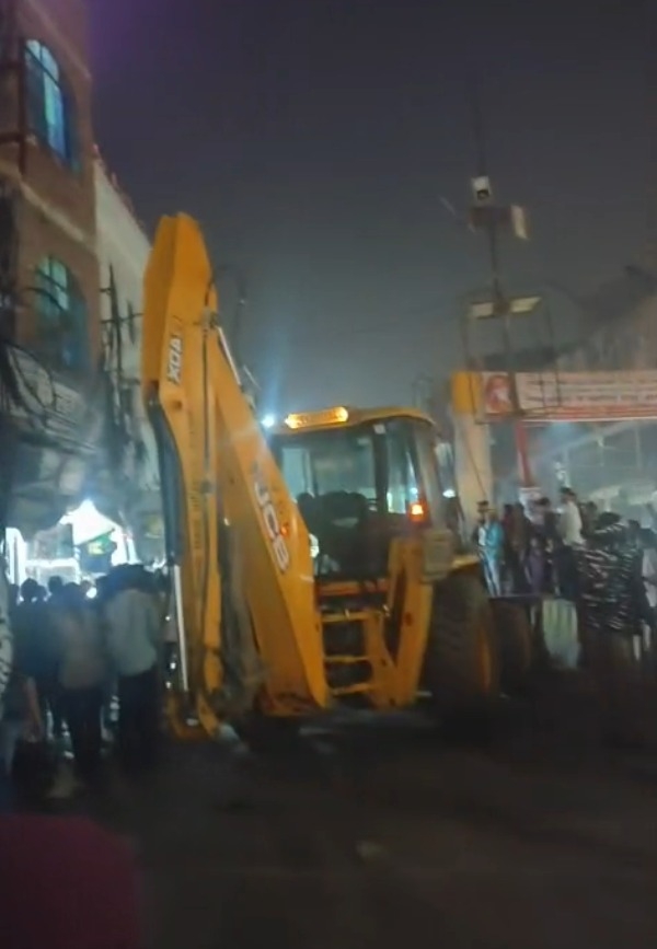 وارانسی کی دال منڈی مارکیٹ میں عدالتی احکامات کے باوجود زبردستی انہدامی کارروائیوں کی اے پی سی آر نے کی سخت مذمت وارانسی کی دال منڈی مارکیٹ میں عدالتی احکامات کے باوجود زبردستی انہدامی کارروائیوں کی اے پی سی آر نے کی سخت مذمت