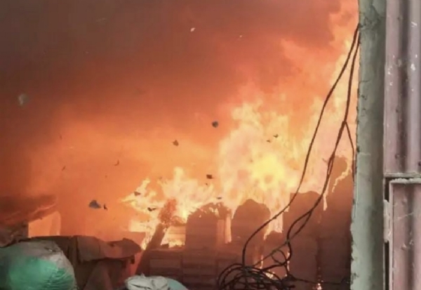 آسام کے دم دما چائے باغان میں مشتعل ہجوم کا حملہ، ایک خاتون جاں بحق، پولیس تعینات آسام کے دم دما چائے باغان میں مشتعل ہجوم کا حملہ، ایک خاتون جاں بحق، پولیس تعینات