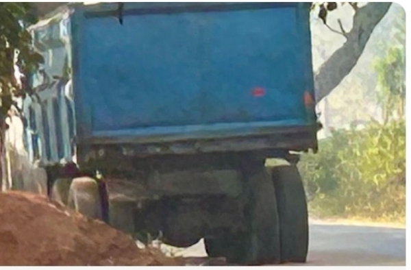 Six trucks loaded with illegal sand seized Six trucks loaded with illegal sand seized