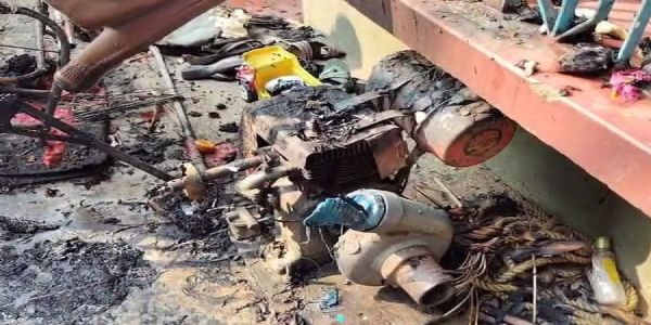 مرشد آباد میں گیس سلنڈر پھٹنے سے ایک ہی خاندان کے چھ افراد جھلسے