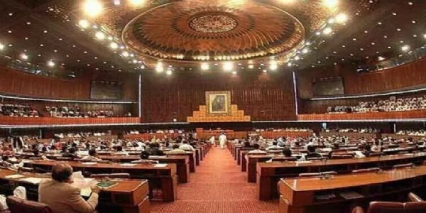 پاکستانی حکومت وفاقی آئینی عدالت کے قیام کے لیے تیار، آج قومی اسمبلی میں بل منظور ہونے کا امکان