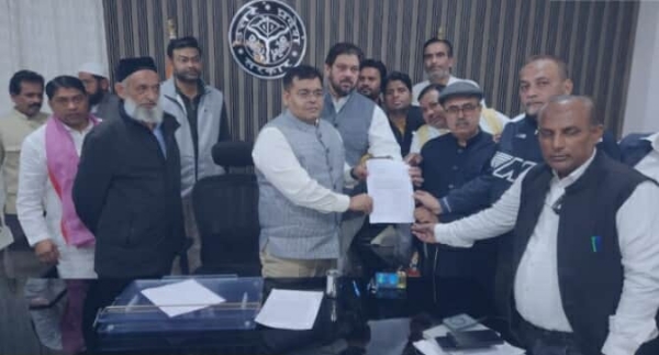 ووٹر لسٹ کولیکر ڈی ایم سے ملتے