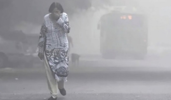 انڈیا گیٹ کے آس پاس کا علاقہ زہریلی دھند کی لپیٹ میں