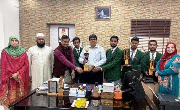 نمایاں کامیابی حاصل کرنے والے طلبا