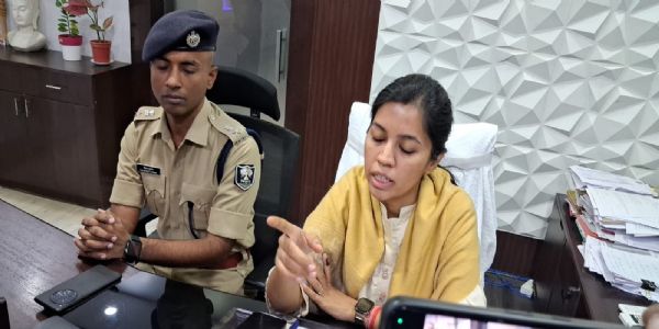 ٹرک پر لدے اسٹیل کے باکس خالی پائے گئے : ڈی ایم